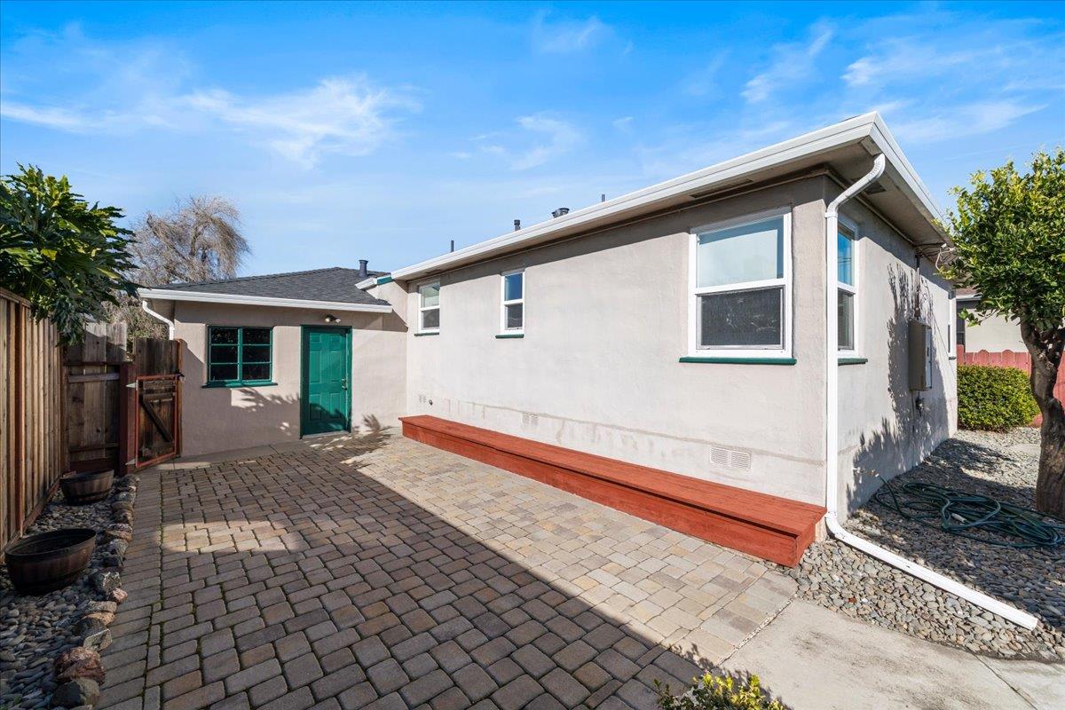 Detail Gallery Image 6 of 24 For Cupertino Way, San Mateo,  CA 94403 - 3 Beds | 1 Baths