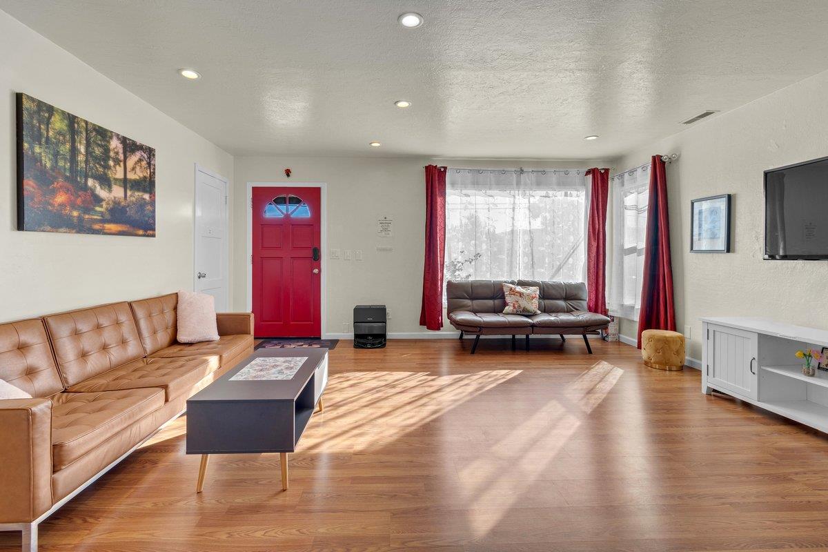 Detail Gallery Image 5 of 23 For 965 Portola Dr, Del Rey Oaks,  CA 93940 - 3 Beds | 1 Baths