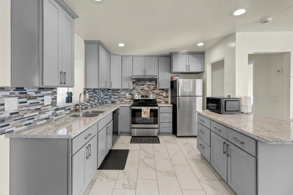 Detail Gallery Image 9 of 23 For 965 Portola Dr, Del Rey Oaks,  CA 93940 - 3 Beds | 1 Baths