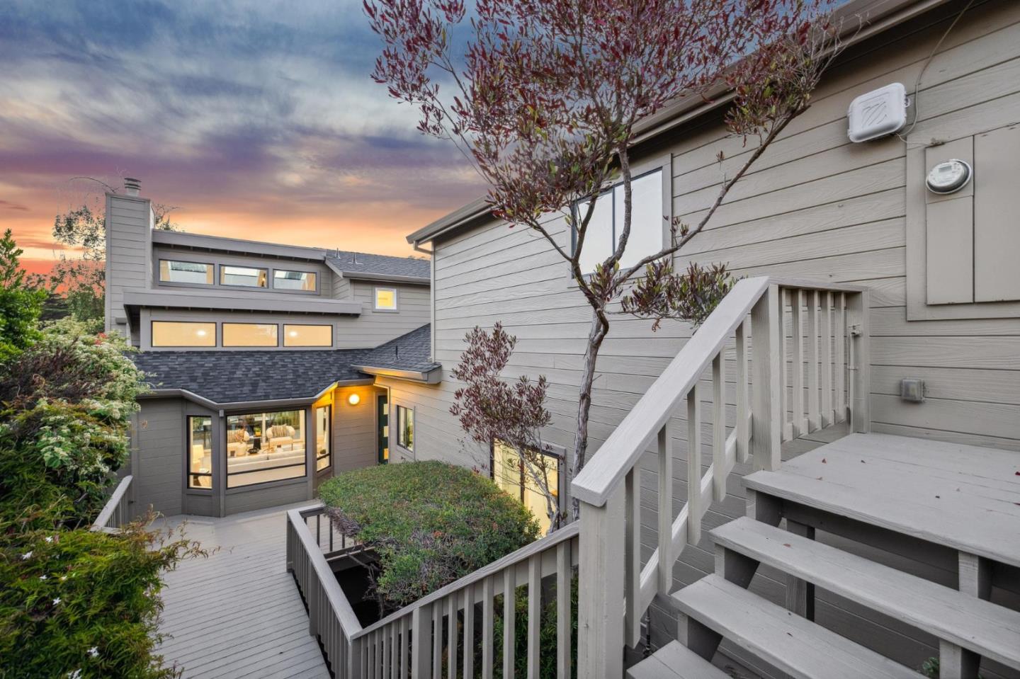 Detail Gallery Image 3 of 50 For 389 Avenue Granada, El Granada,  CA 94018 - 5 Beds | 3 Baths