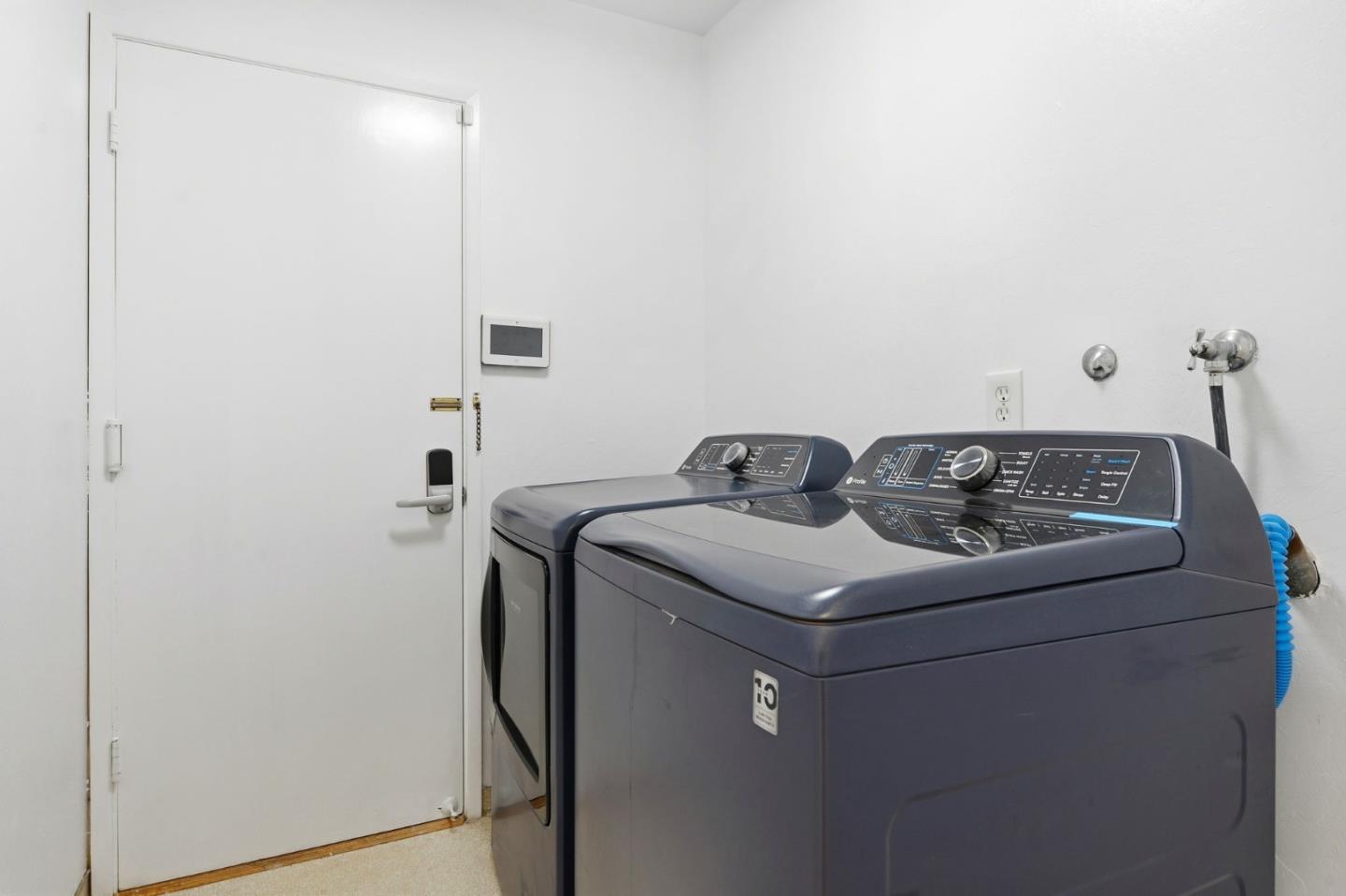 Detail Gallery Image 25 of 31 For 2712 Hallmark Dr, Belmont,  CA 94002 - 5 Beds | 2 Baths