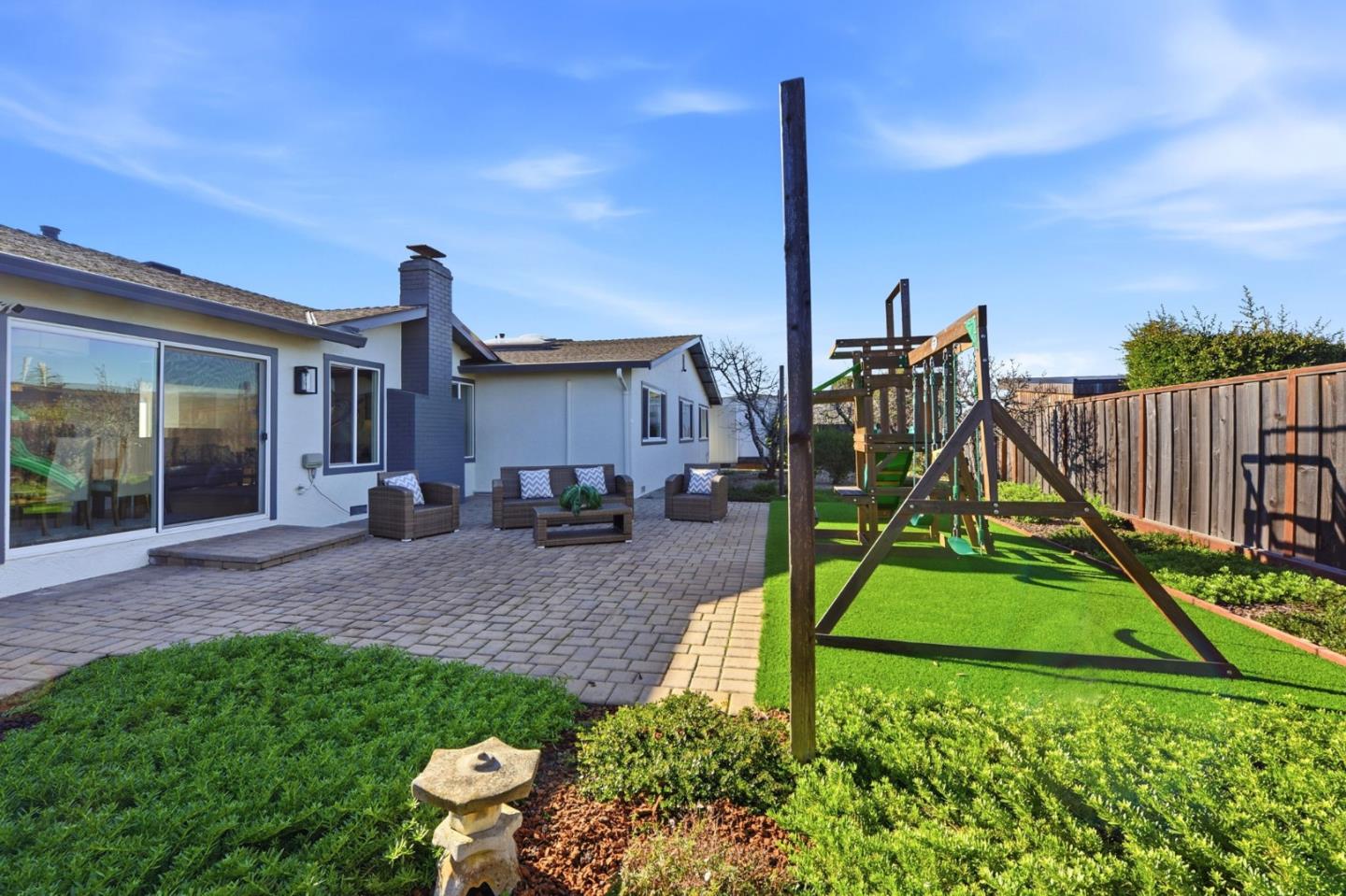 Detail Gallery Image 29 of 31 For 2712 Hallmark Dr, Belmont,  CA 94002 - 5 Beds | 2 Baths