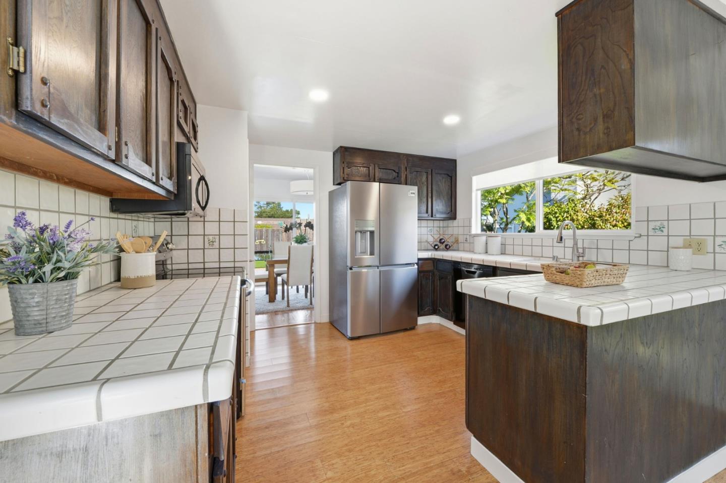 Detail Gallery Image 8 of 31 For 2712 Hallmark Dr, Belmont,  CA 94002 - 5 Beds | 2 Baths