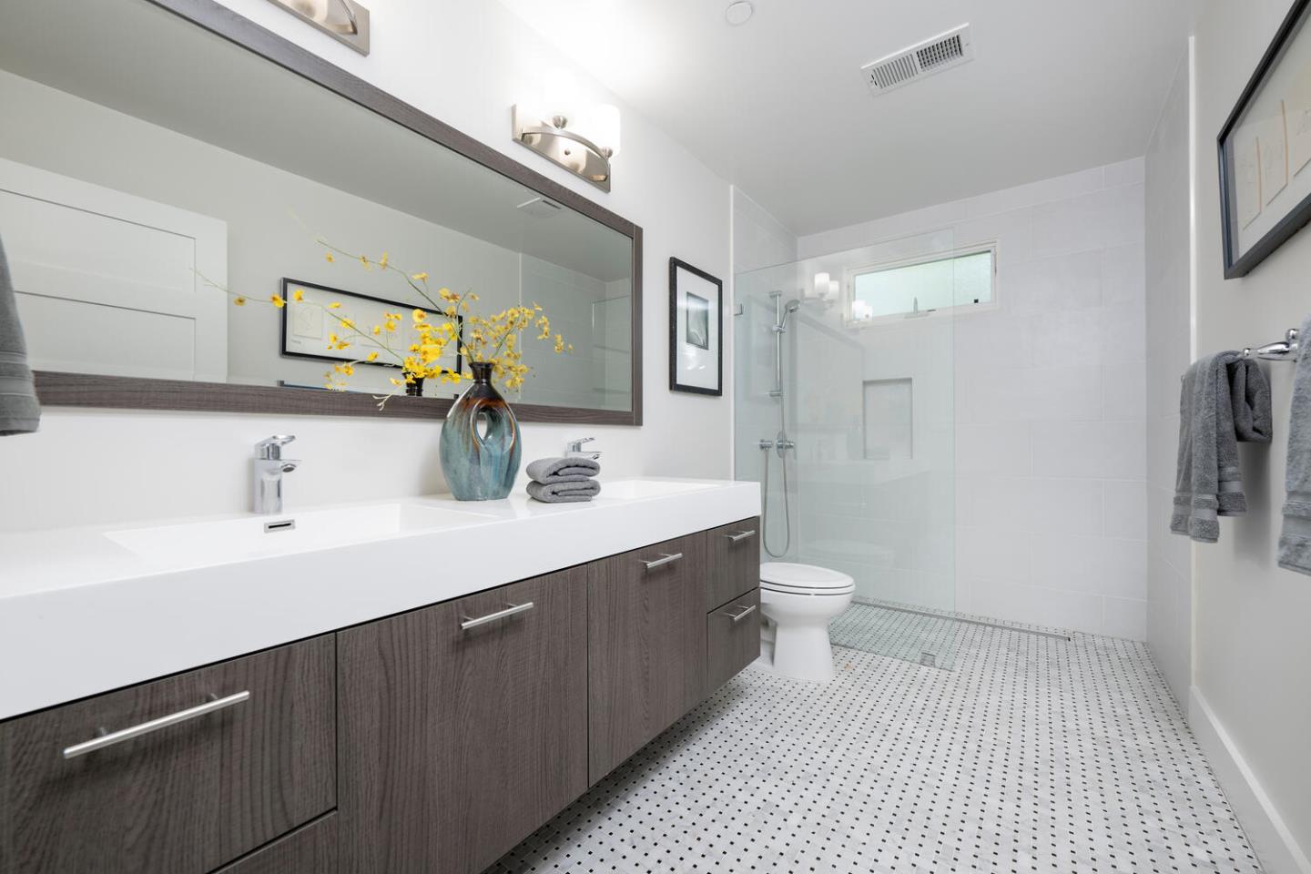 Detail Gallery Image 29 of 54 For 30 Calaveras Ct, Hillsborough,  CA 94010 - 4 Beds | 2/1 Baths