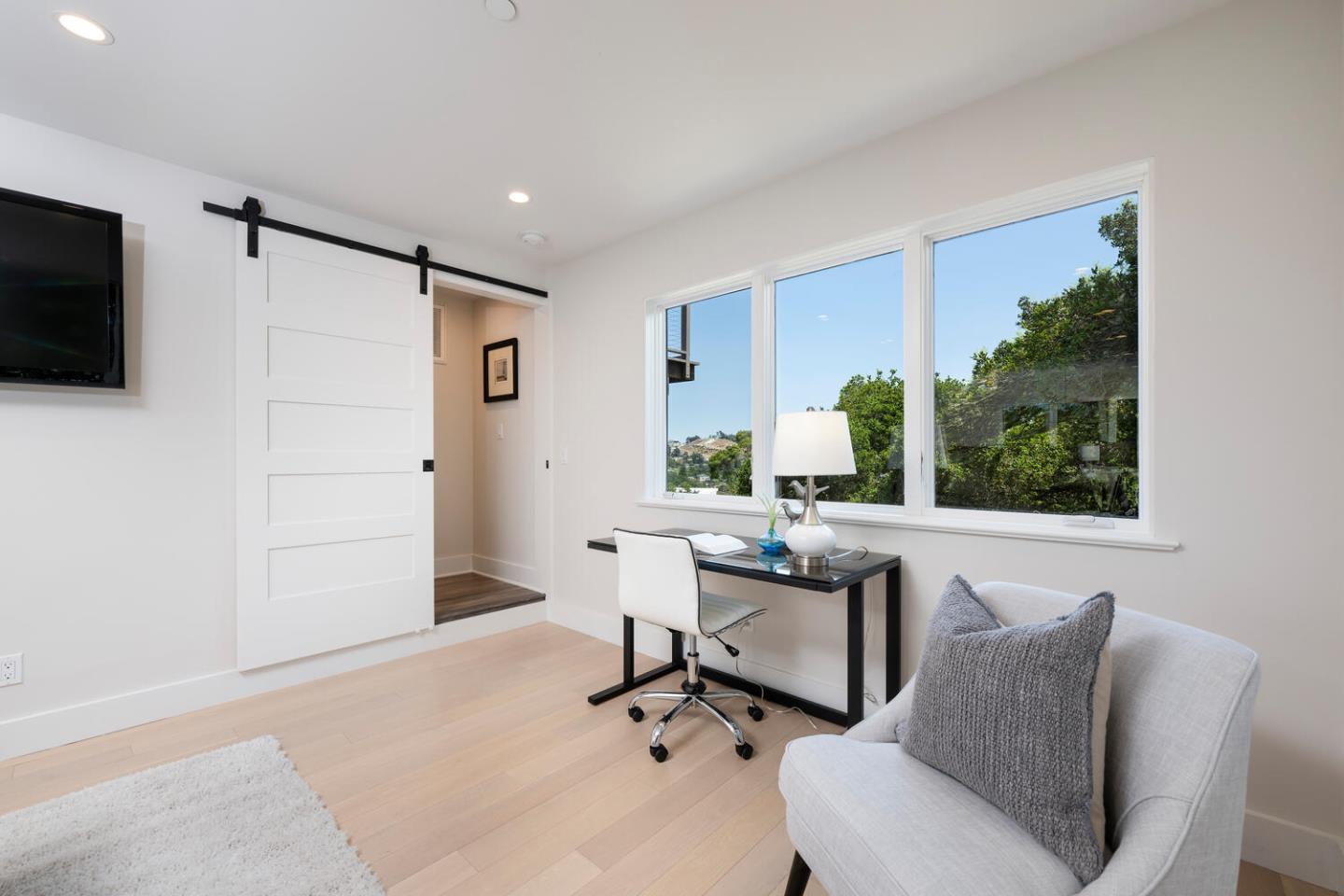 Detail Gallery Image 33 of 54 For 30 Calaveras Ct, Hillsborough,  CA 94010 - 4 Beds | 2/1 Baths