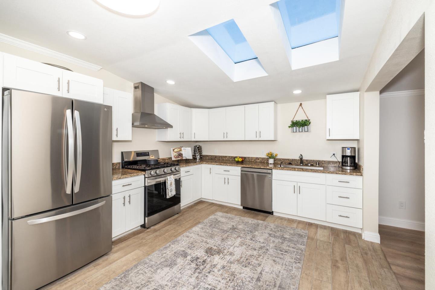 Detail Gallery Image 38 of 49 For 2659 Garfield St, San Mateo,  CA 94403 - 5 Beds | 5/1 Baths