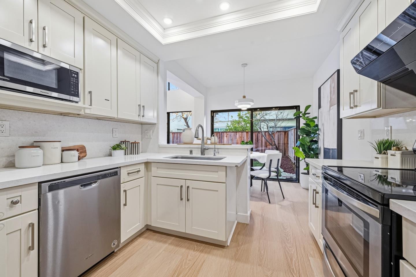 Detail Gallery Image 17 of 52 For 4808 Mendocino Ter, Fremont,  CA 94555 - 4 Beds | 2/1 Baths