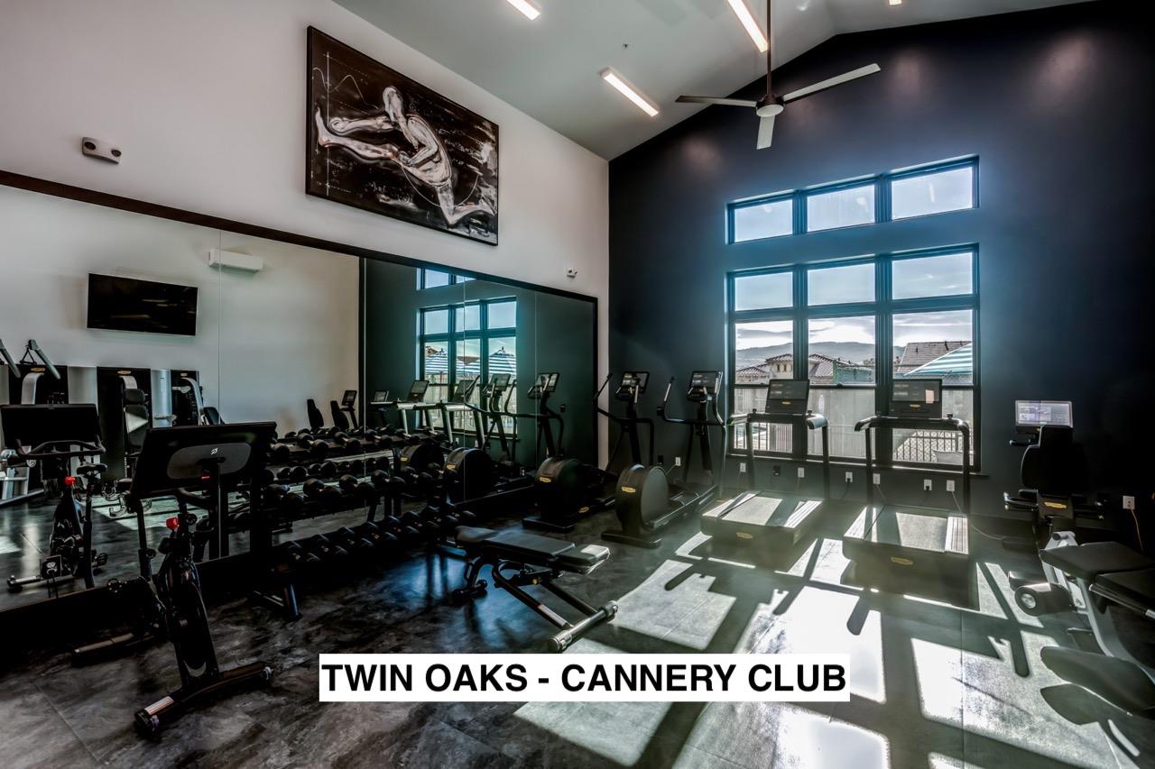 Detail Gallery Image 10 of 13 For 2180 Red Oak Dr, Hollister,  CA 95023 - 2 Beds | 2 Baths