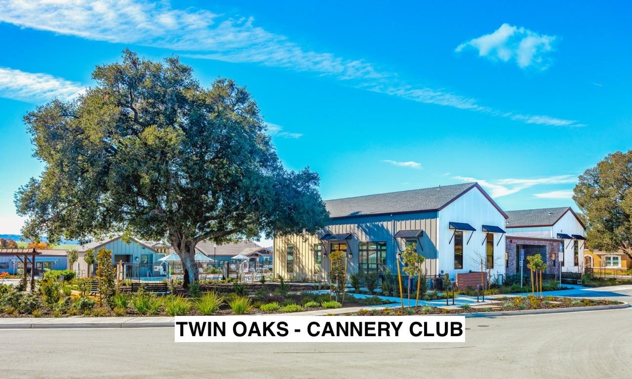 Detail Gallery Image 4 of 13 For 2180 Red Oak Dr, Hollister,  CA 95023 - 2 Beds | 2 Baths