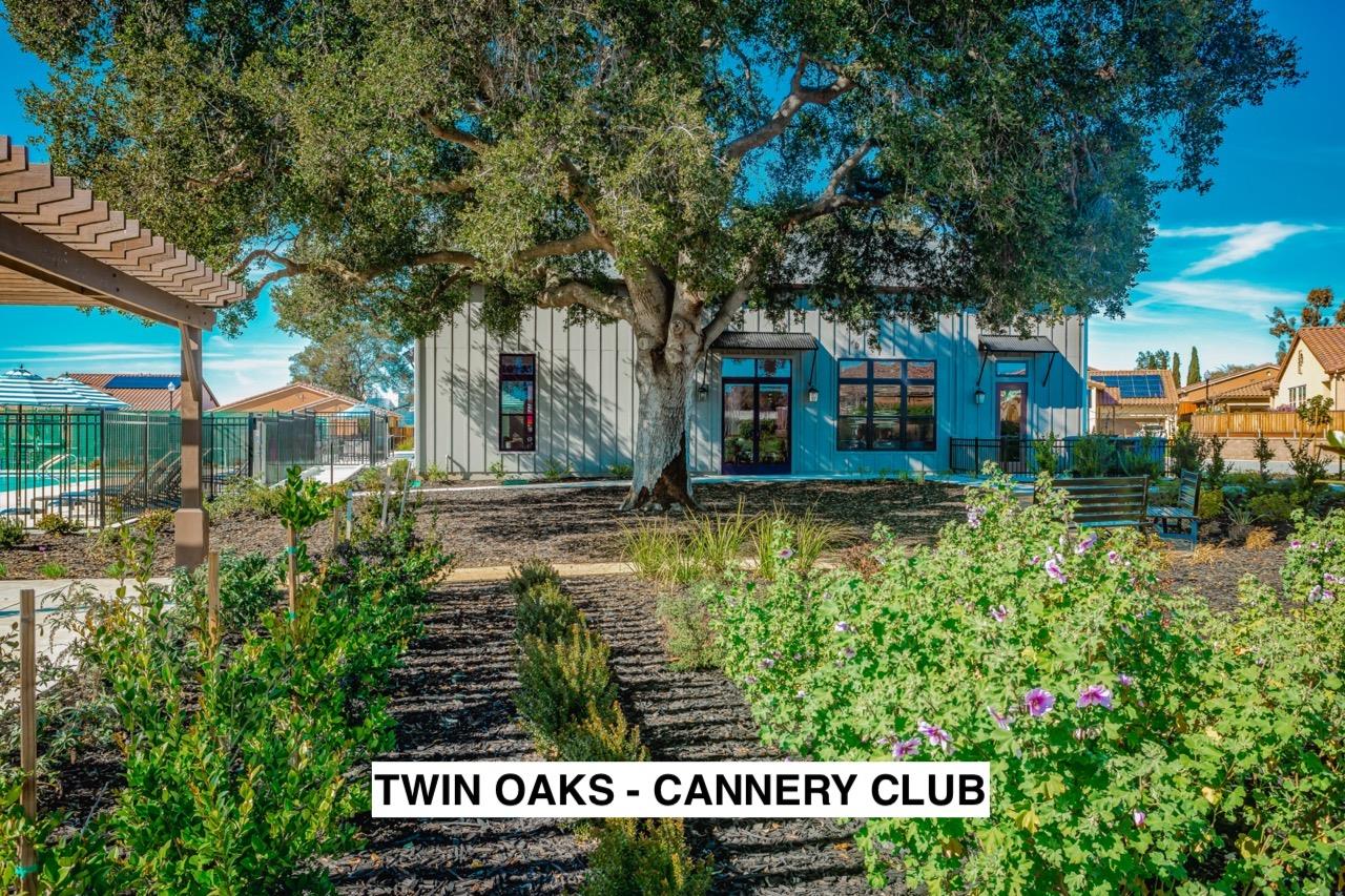 Detail Gallery Image 5 of 13 For 2180 Red Oak Dr, Hollister,  CA 95023 - 2 Beds | 2 Baths