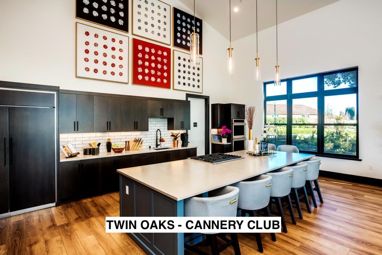 Detail Gallery Image 9 of 13 For 2180 Red Oak Dr, Hollister,  CA 95023 - 2 Beds | 2 Baths