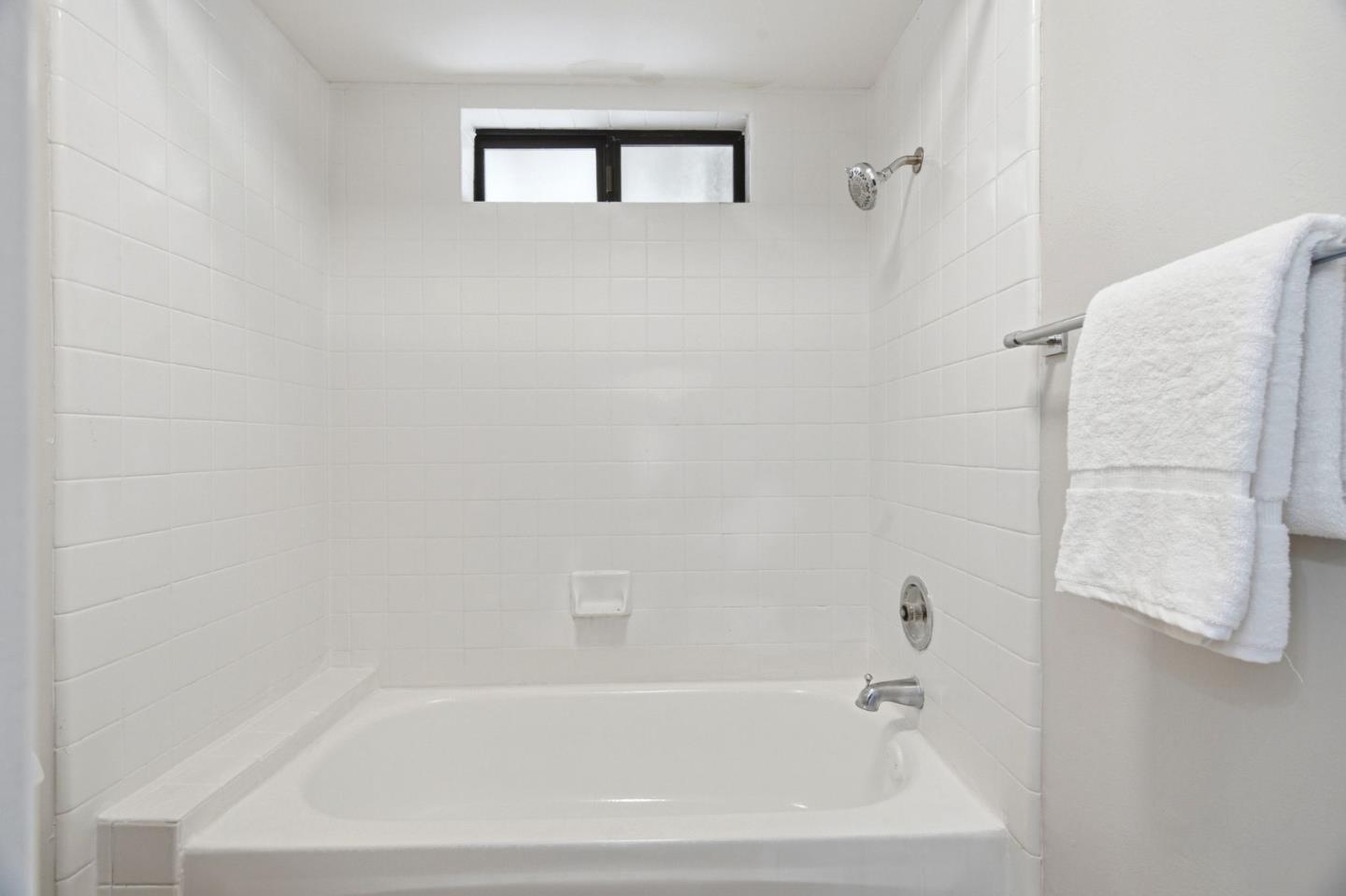 Detail Gallery Image 13 of 28 For 18935 Sara Park Cir, Saratoga,  CA 95070 - 3 Beds | 2 Baths