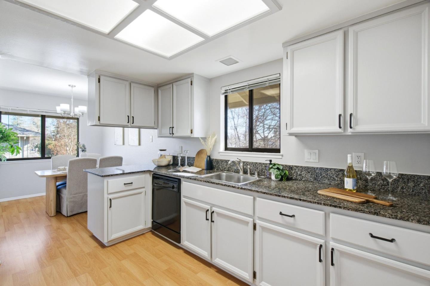 Detail Gallery Image 4 of 28 For 18935 Sara Park Cir, Saratoga,  CA 95070 - 3 Beds | 2 Baths