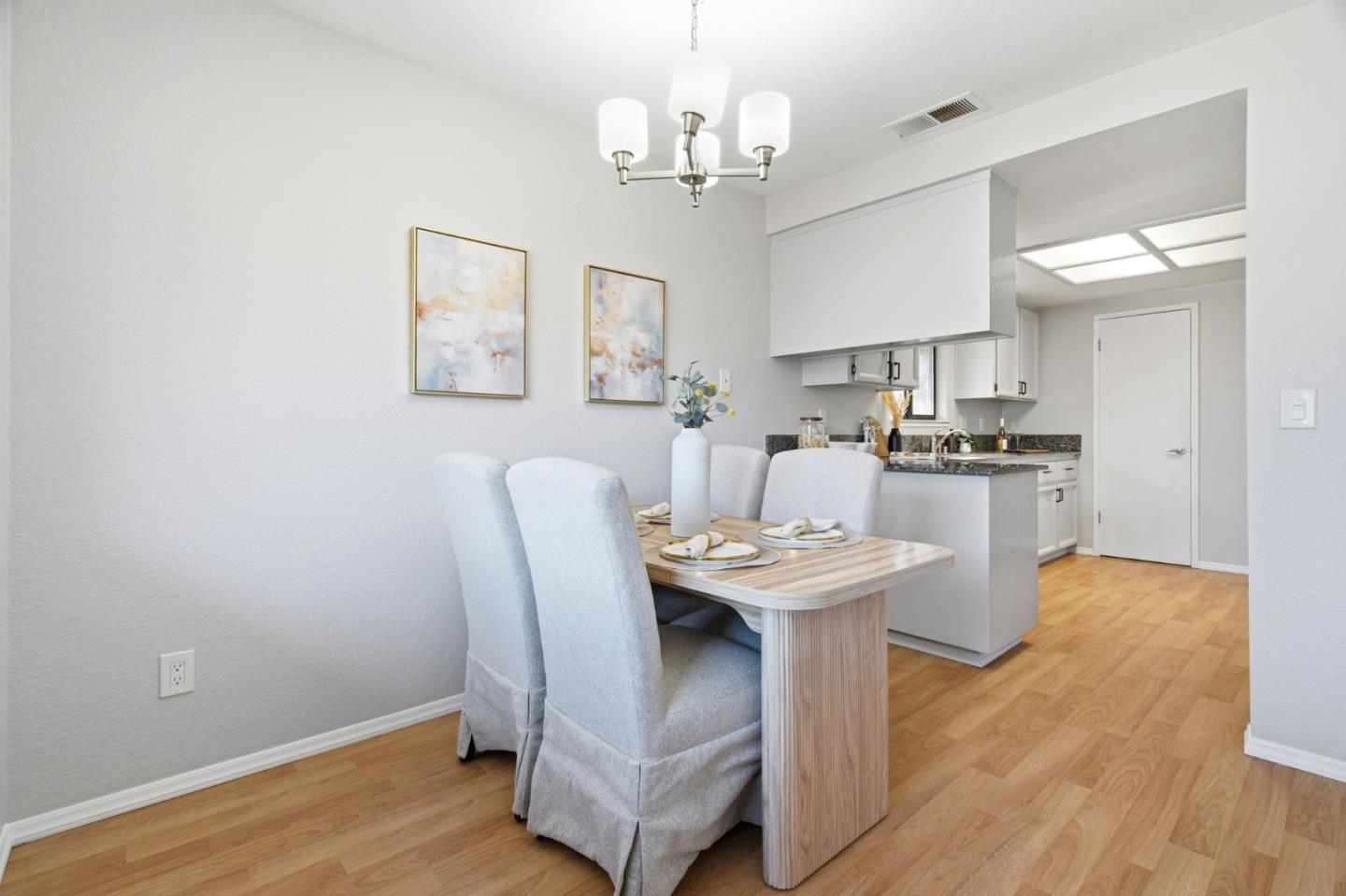 Detail Gallery Image 9 of 28 For 18935 Sara Park Cir, Saratoga,  CA 95070 - 3 Beds | 2 Baths