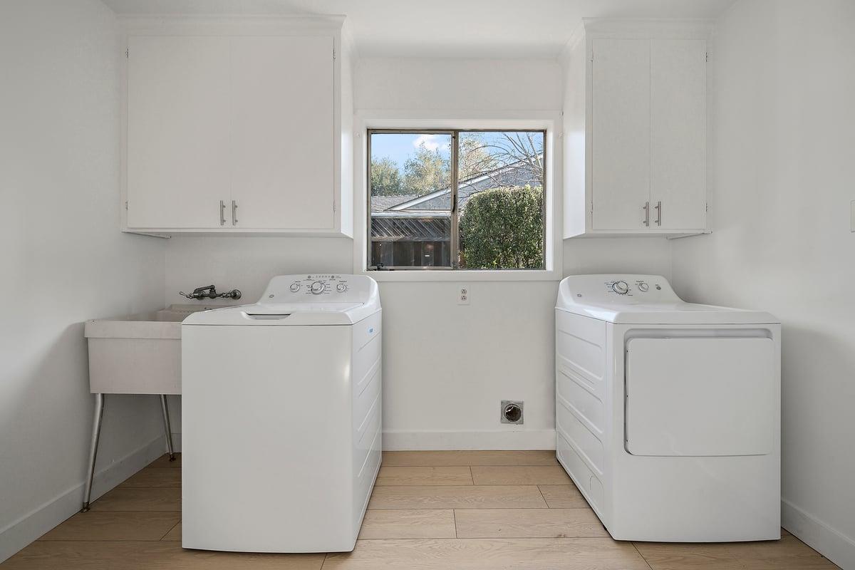 Detail Gallery Image 13 of 26 For 1111 Hobart St, Menlo Park,  CA 94025 - 4 Beds | 2 Baths