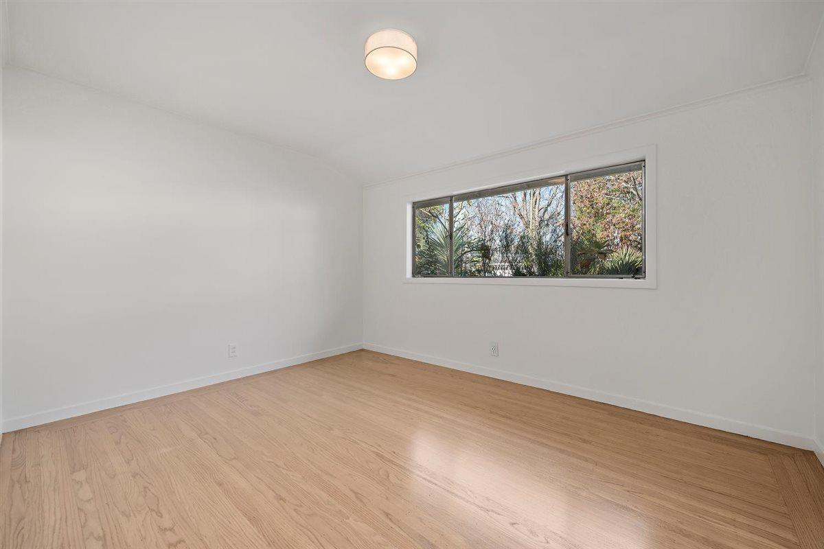 Detail Gallery Image 15 of 26 For 1111 Hobart St, Menlo Park,  CA 94025 - 4 Beds | 2 Baths