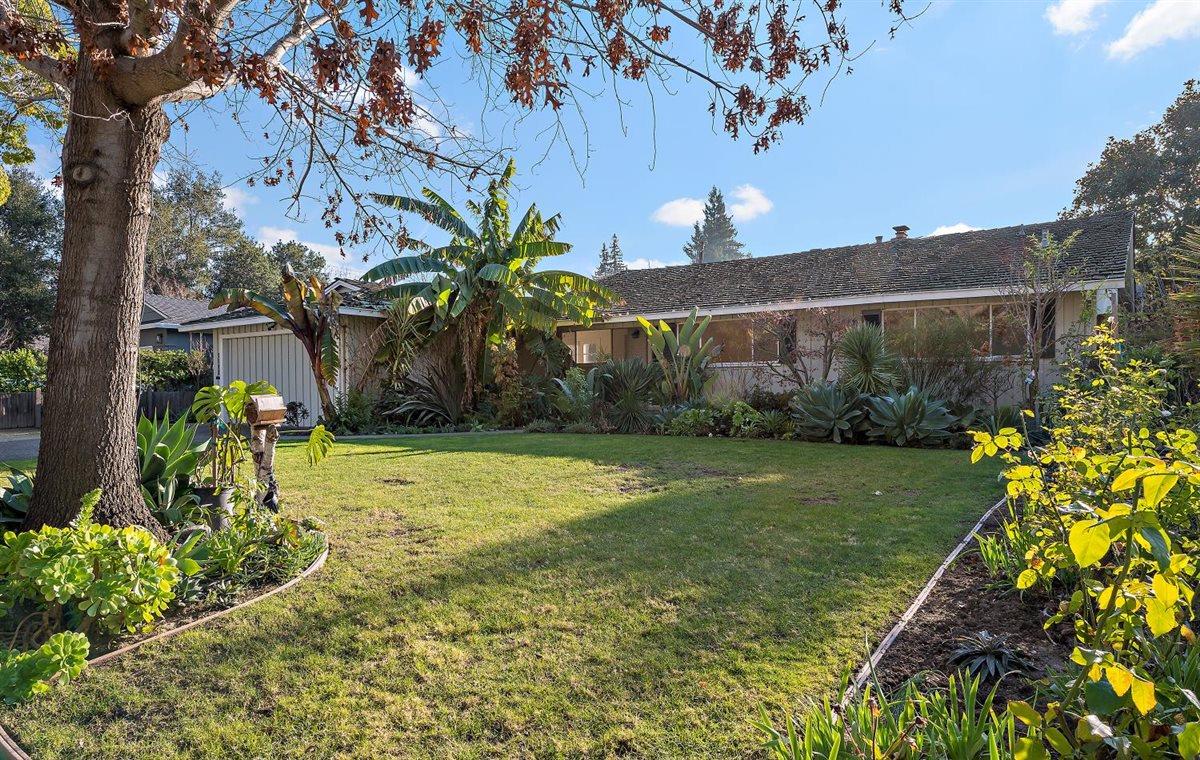 Detail Gallery Image 2 of 26 For 1111 Hobart St, Menlo Park,  CA 94025 - 4 Beds | 2 Baths