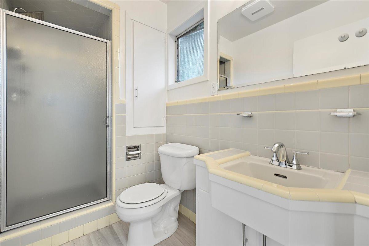 Detail Gallery Image 20 of 26 For 1111 Hobart St, Menlo Park,  CA 94025 - 4 Beds | 2 Baths