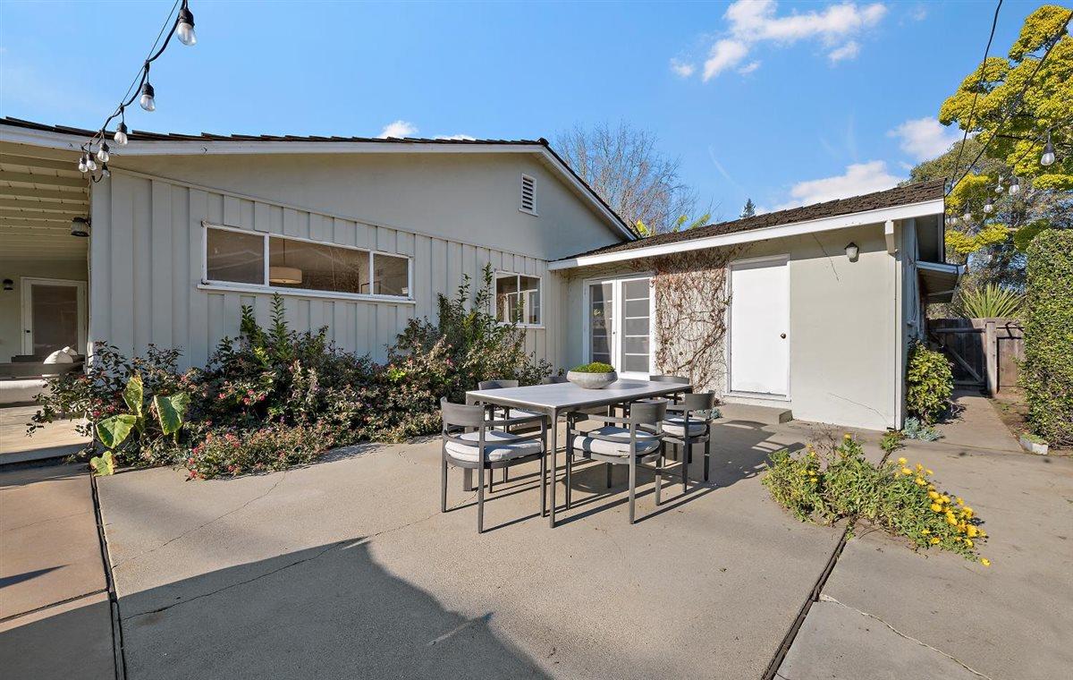 Detail Gallery Image 21 of 26 For 1111 Hobart St, Menlo Park,  CA 94025 - 4 Beds | 2 Baths