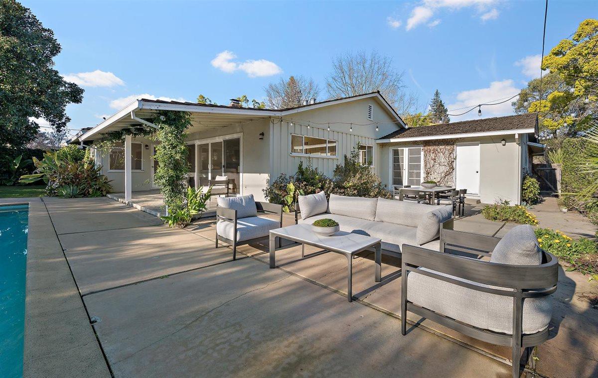 Detail Gallery Image 22 of 26 For 1111 Hobart St, Menlo Park,  CA 94025 - 4 Beds | 2 Baths