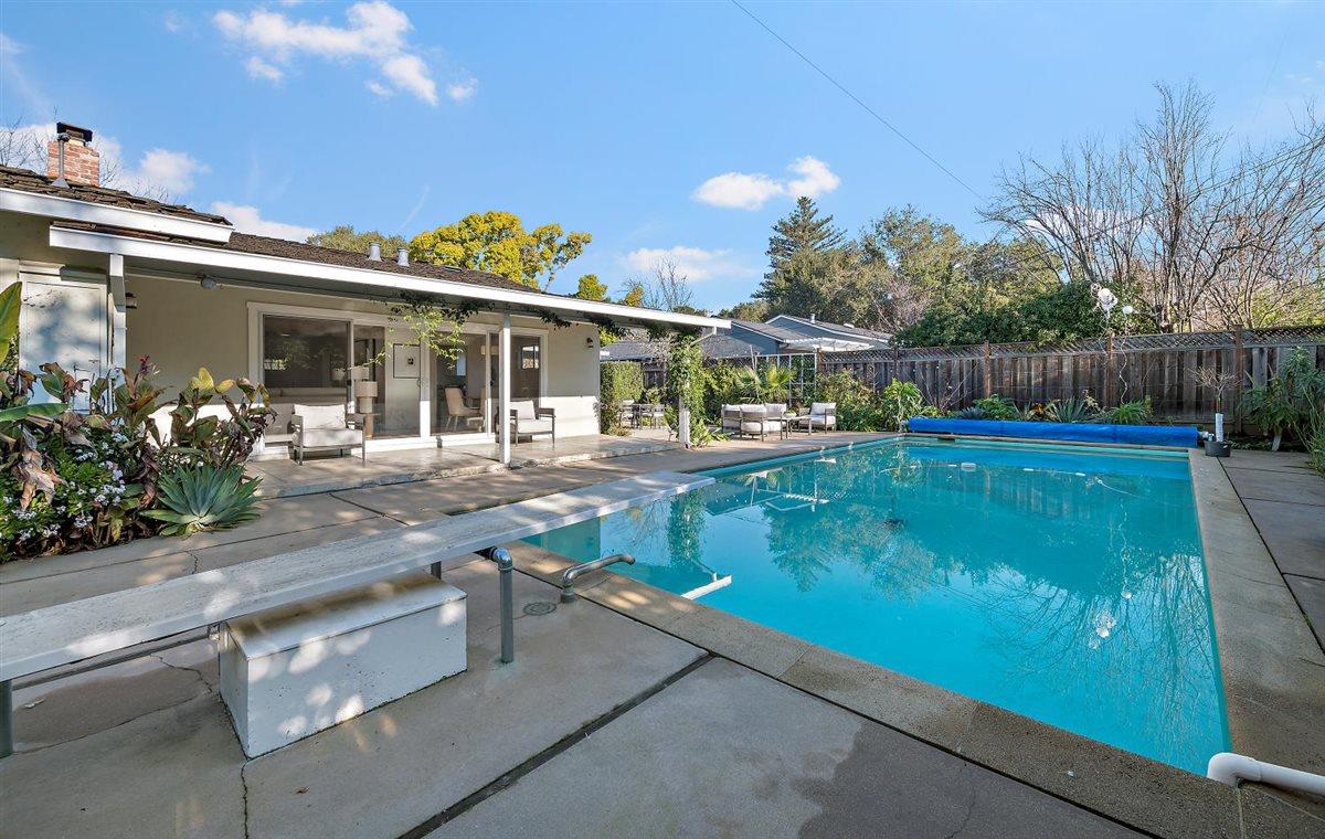 Detail Gallery Image 23 of 26 For 1111 Hobart St, Menlo Park,  CA 94025 - 4 Beds | 2 Baths