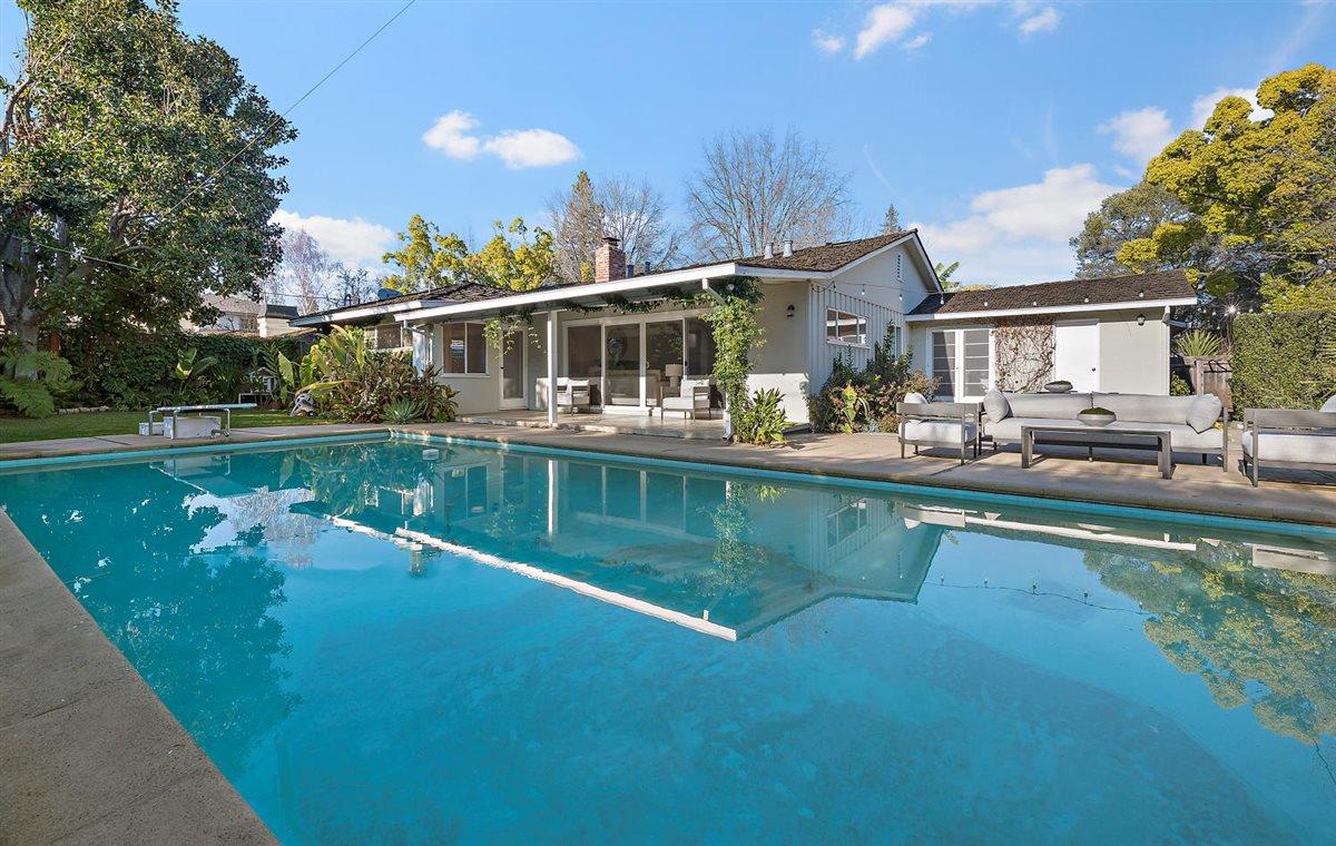 Detail Gallery Image 24 of 26 For 1111 Hobart St, Menlo Park,  CA 94025 - 4 Beds | 2 Baths