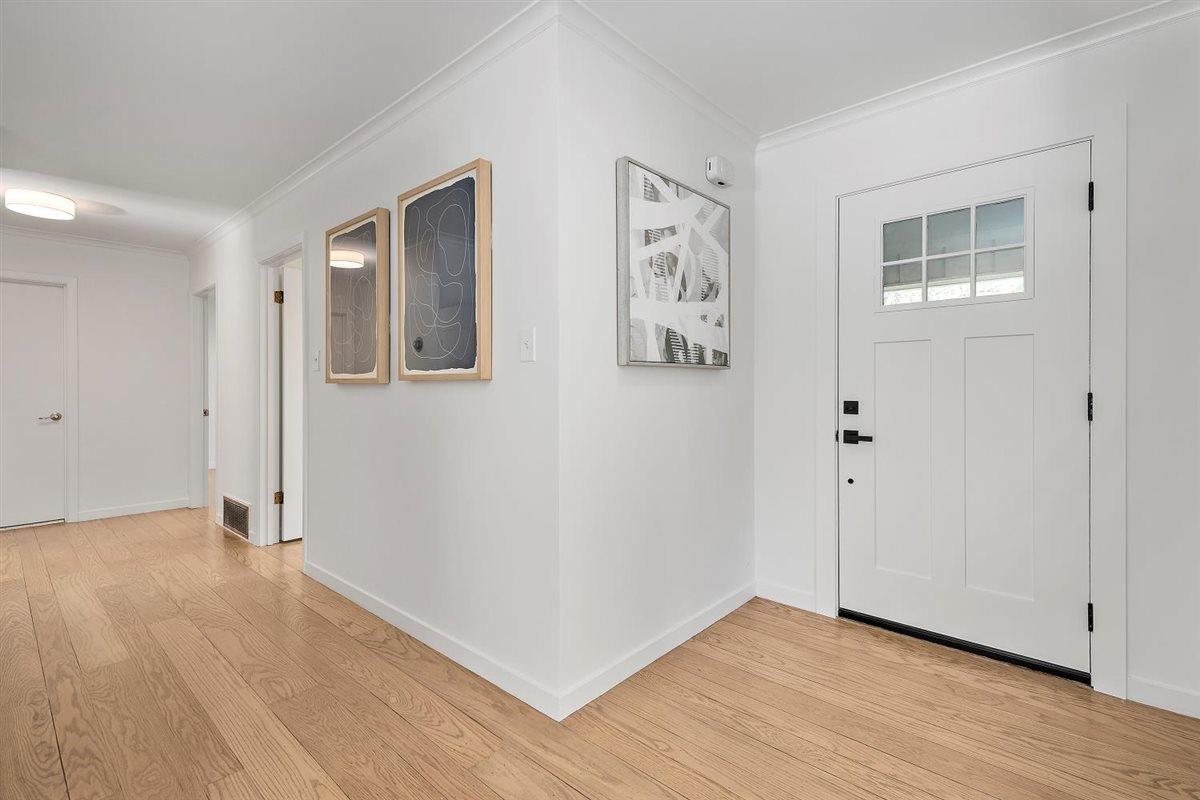 Detail Gallery Image 3 of 26 For 1111 Hobart St, Menlo Park,  CA 94025 - 4 Beds | 2 Baths