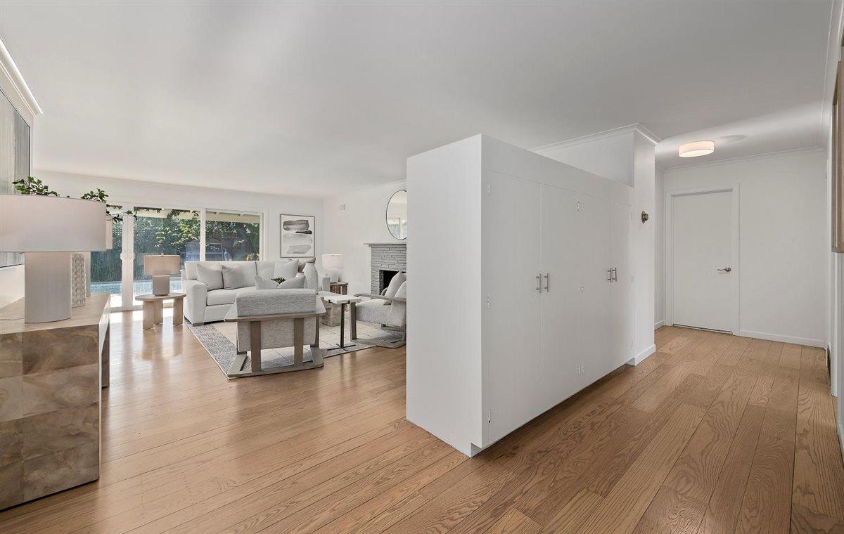 Detail Gallery Image 4 of 26 For 1111 Hobart St, Menlo Park,  CA 94025 - 4 Beds | 2 Baths