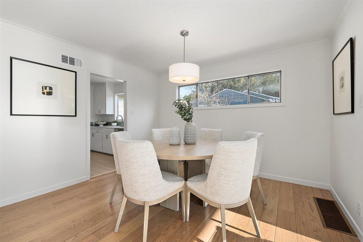 Detail Gallery Image 8 of 26 For 1111 Hobart St, Menlo Park,  CA 94025 - 4 Beds | 2 Baths