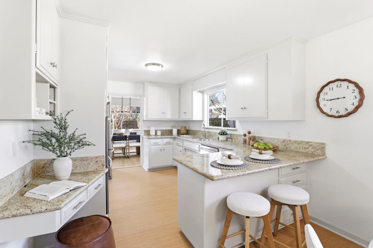 Detail Gallery Image 13 of 30 For 381 Leland Ave, Menlo Park,  CA 94025 - 3 Beds | 2 Baths