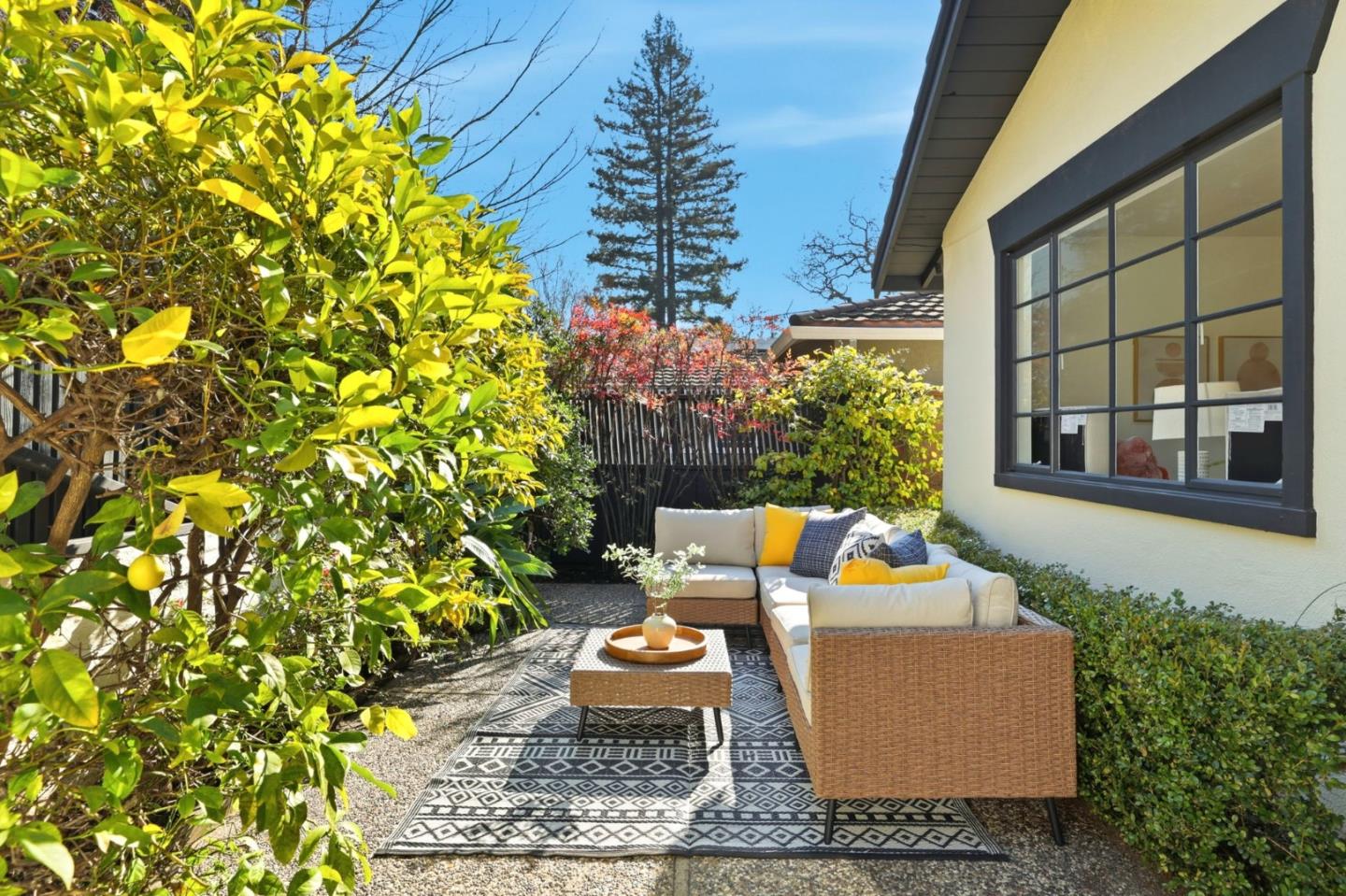 Detail Gallery Image 5 of 30 For 381 Leland Ave, Menlo Park,  CA 94025 - 3 Beds | 2 Baths