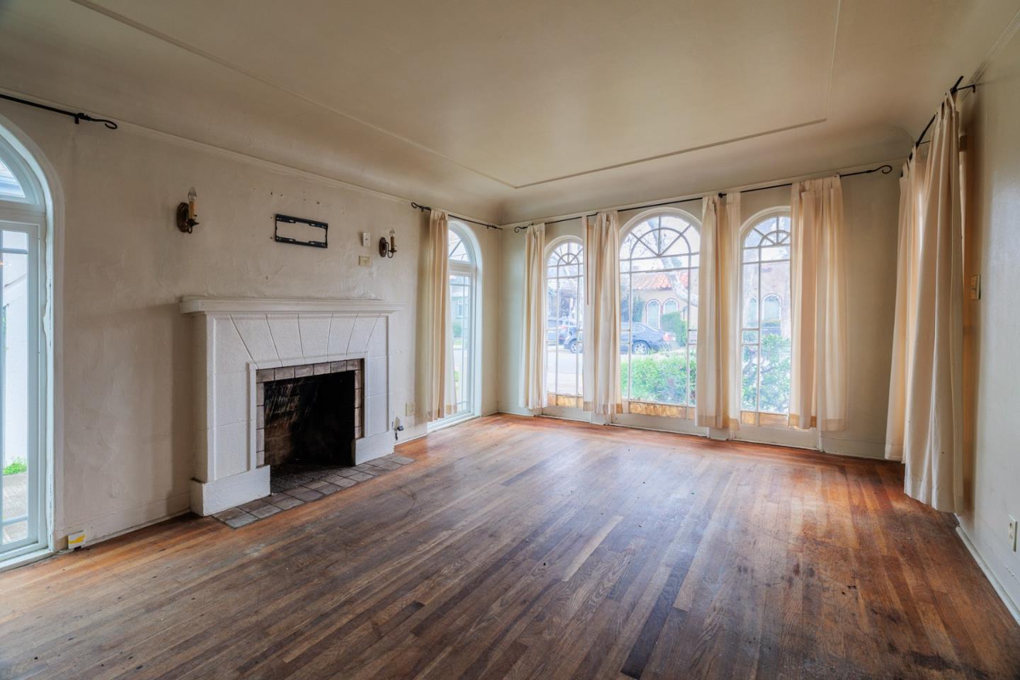 Detail Gallery Image 3 of 11 For 65 Cleaves Ave, San Jose,  CA 95126 - 3 Beds | 2 Baths