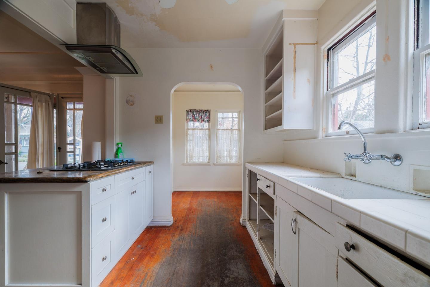 Detail Gallery Image 4 of 11 For 65 Cleaves Ave, San Jose,  CA 95126 - 3 Beds | 2 Baths