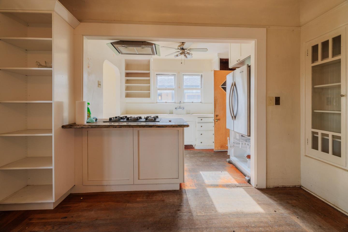 Detail Gallery Image 5 of 11 For 65 Cleaves Ave, San Jose,  CA 95126 - 3 Beds | 2 Baths