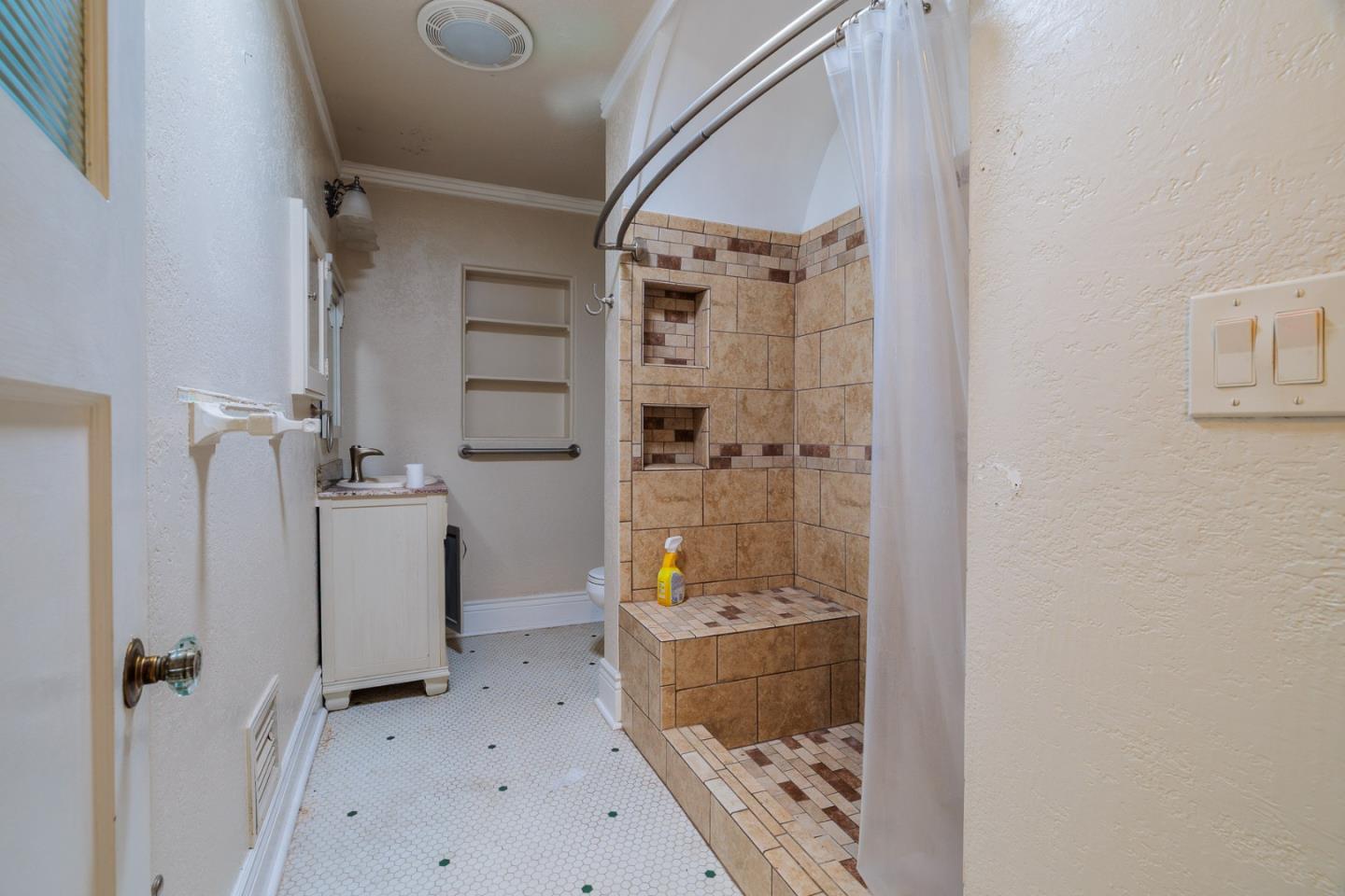 Detail Gallery Image 6 of 11 For 65 Cleaves Ave, San Jose,  CA 95126 - 3 Beds | 2 Baths