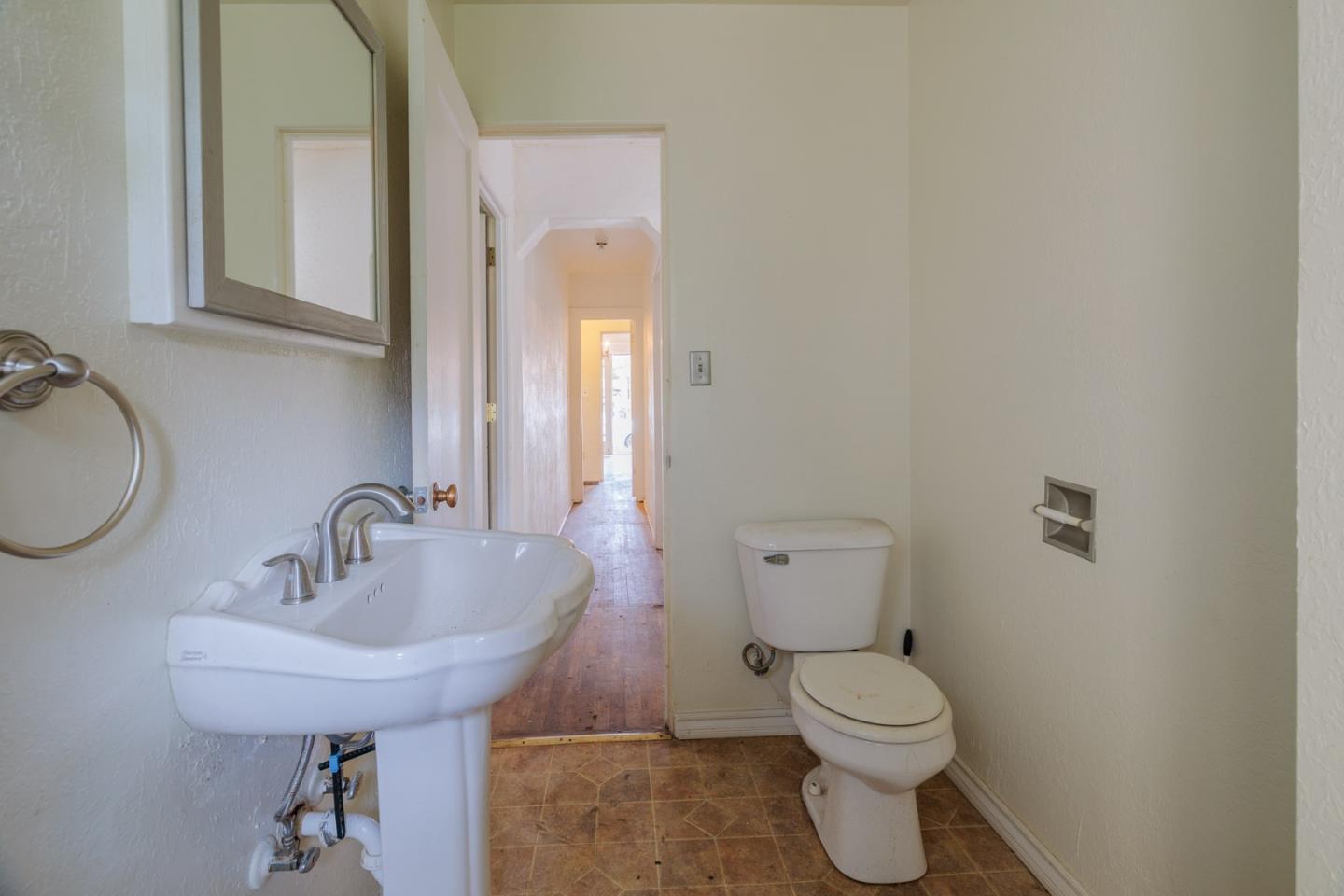 Detail Gallery Image 7 of 11 For 65 Cleaves Ave, San Jose,  CA 95126 - 3 Beds | 2 Baths