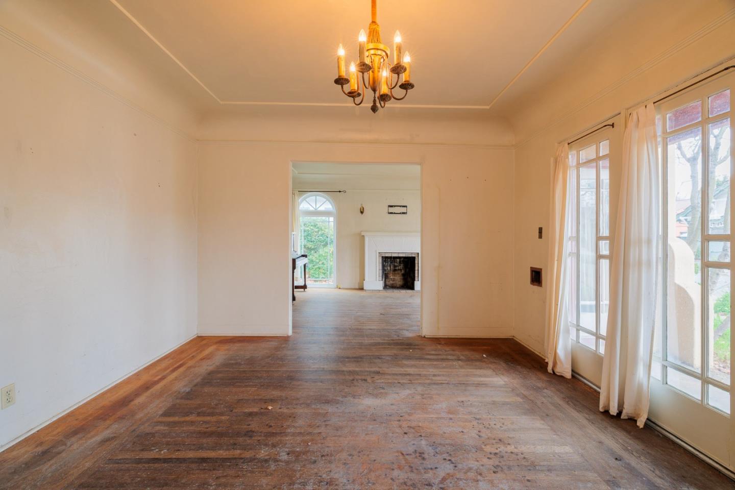 Detail Gallery Image 9 of 11 For 65 Cleaves Ave, San Jose,  CA 95126 - 3 Beds | 2 Baths