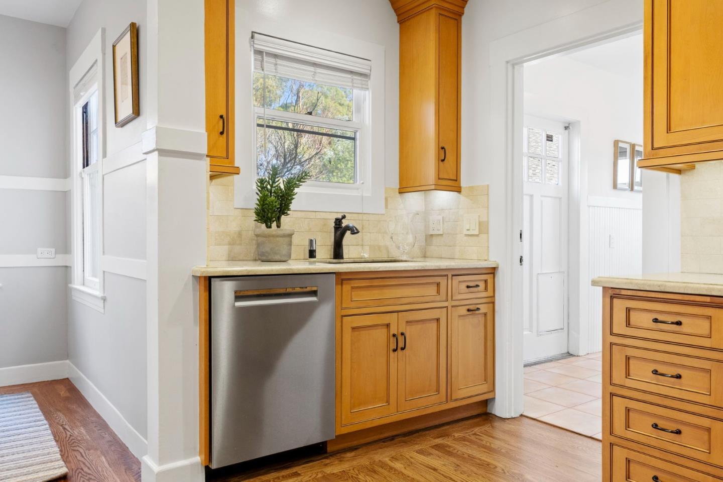 Detail Gallery Image 20 of 52 For 1517 Cypress Ave, Burlingame,  CA 94010 - 3 Beds | 2 Baths