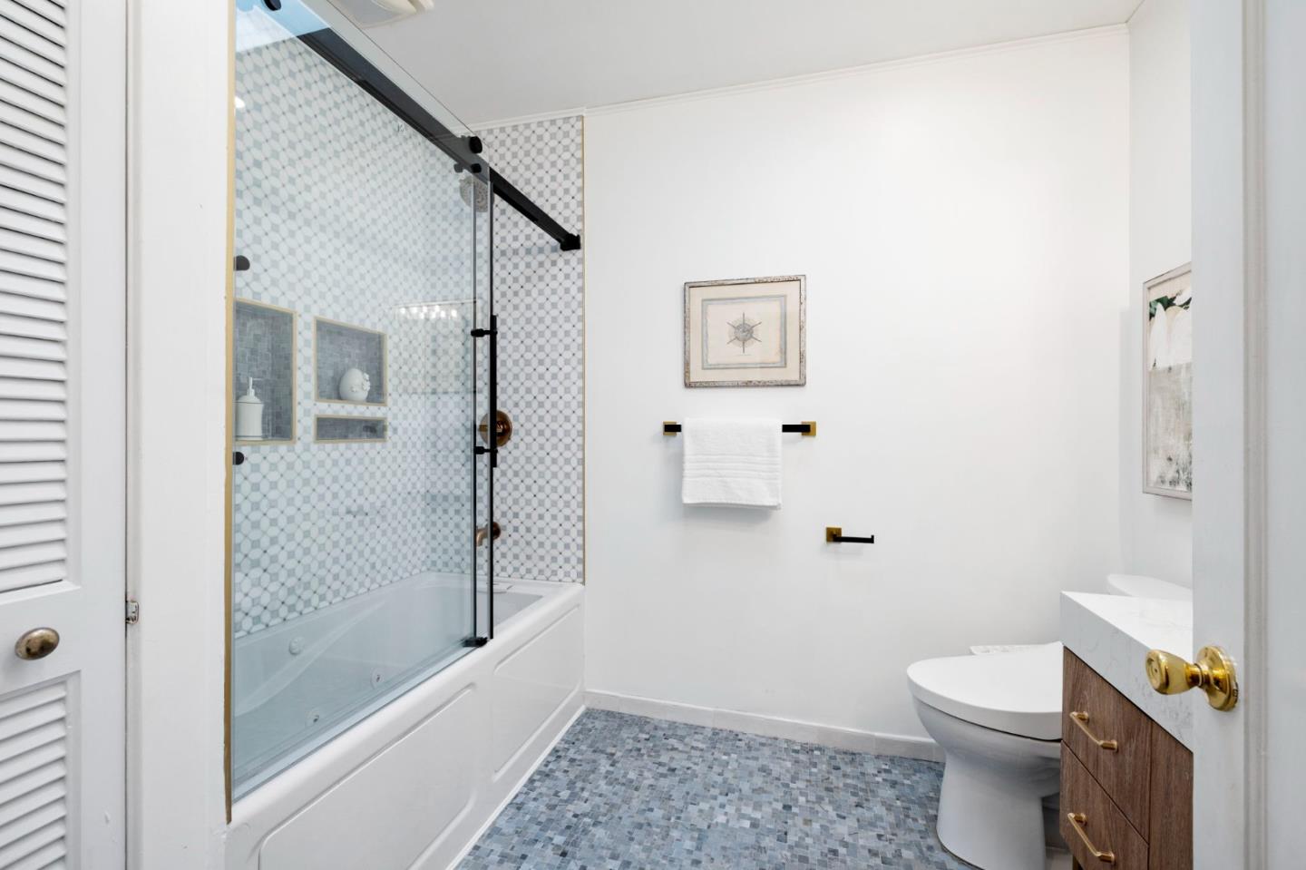 Detail Gallery Image 24 of 52 For 1517 Cypress Ave, Burlingame,  CA 94010 - 3 Beds | 2 Baths