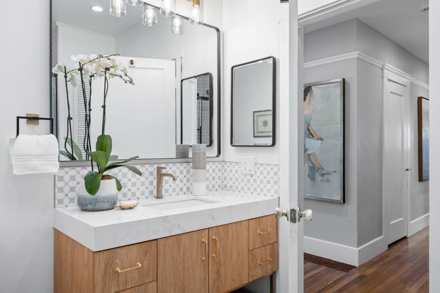 Detail Gallery Image 25 of 52 For 1517 Cypress Ave, Burlingame,  CA 94010 - 3 Beds | 2 Baths