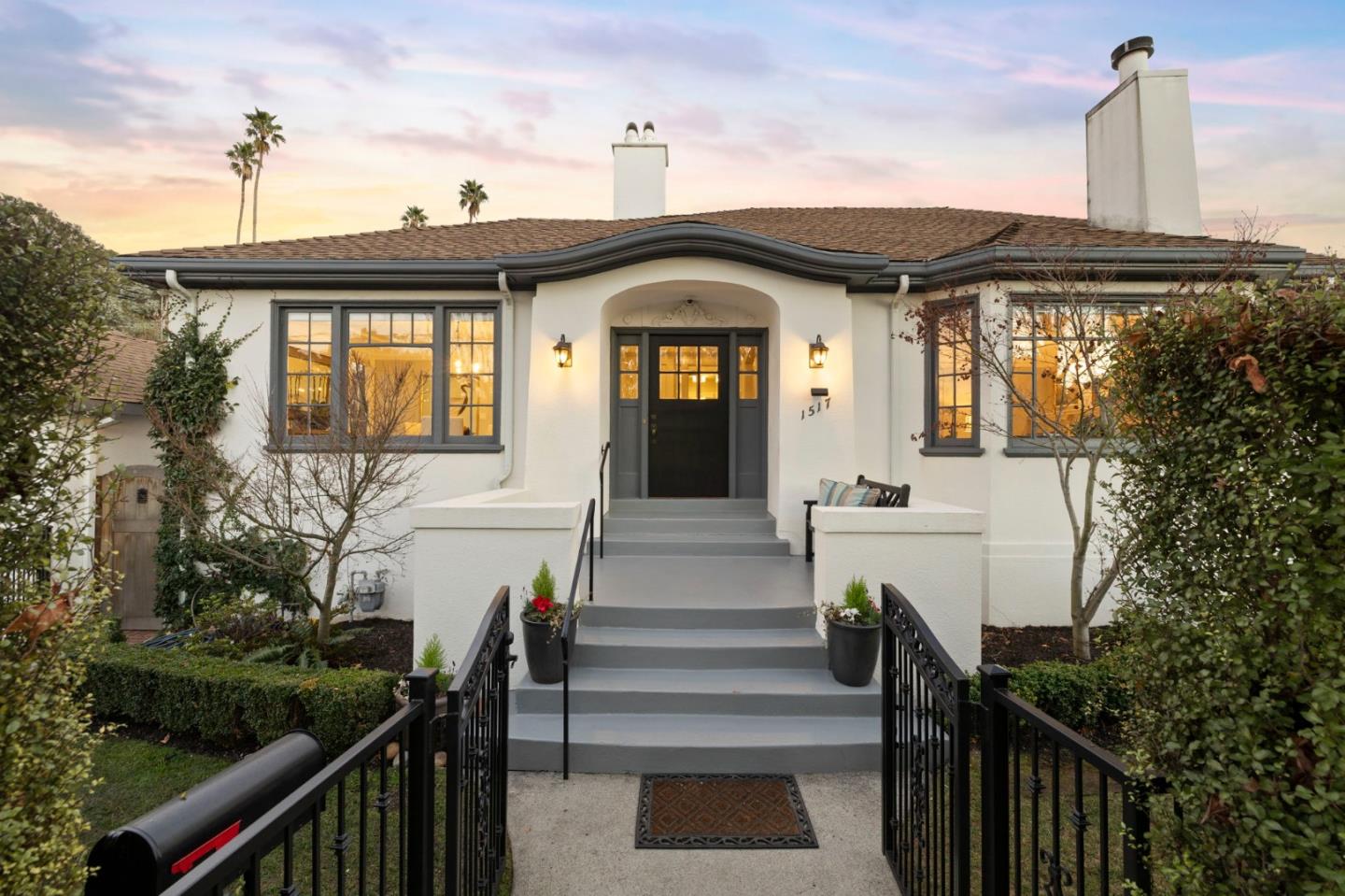 Detail Gallery Image 3 of 52 For 1517 Cypress Ave, Burlingame,  CA 94010 - 3 Beds | 2 Baths