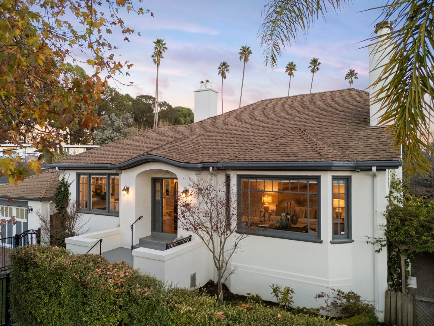 Detail Gallery Image 4 of 52 For 1517 Cypress Ave, Burlingame,  CA 94010 - 3 Beds | 2 Baths