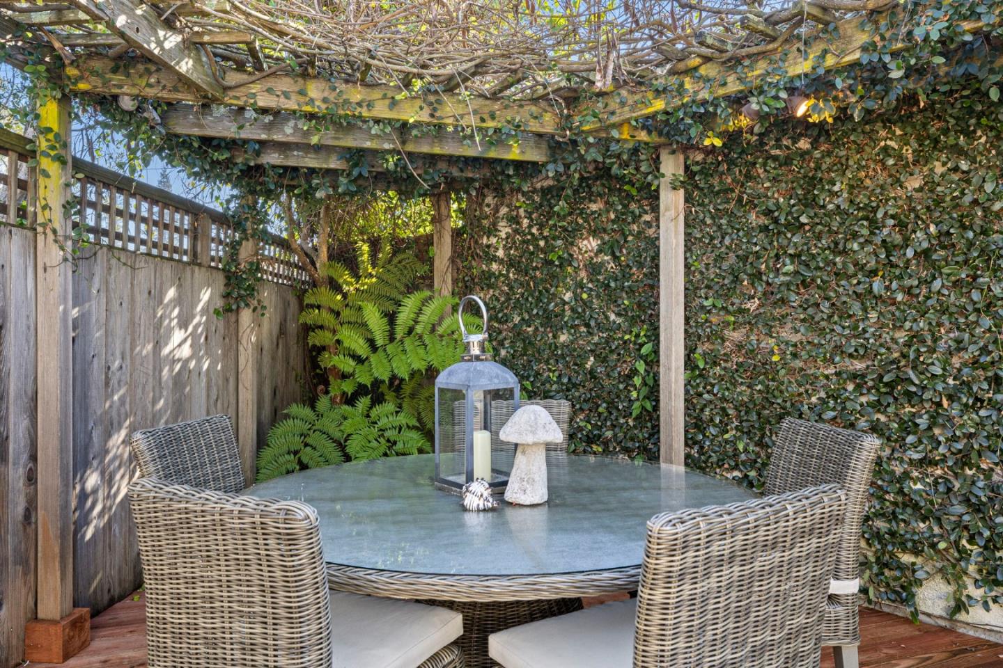 Detail Gallery Image 41 of 52 For 1517 Cypress Ave, Burlingame,  CA 94010 - 3 Beds | 2 Baths