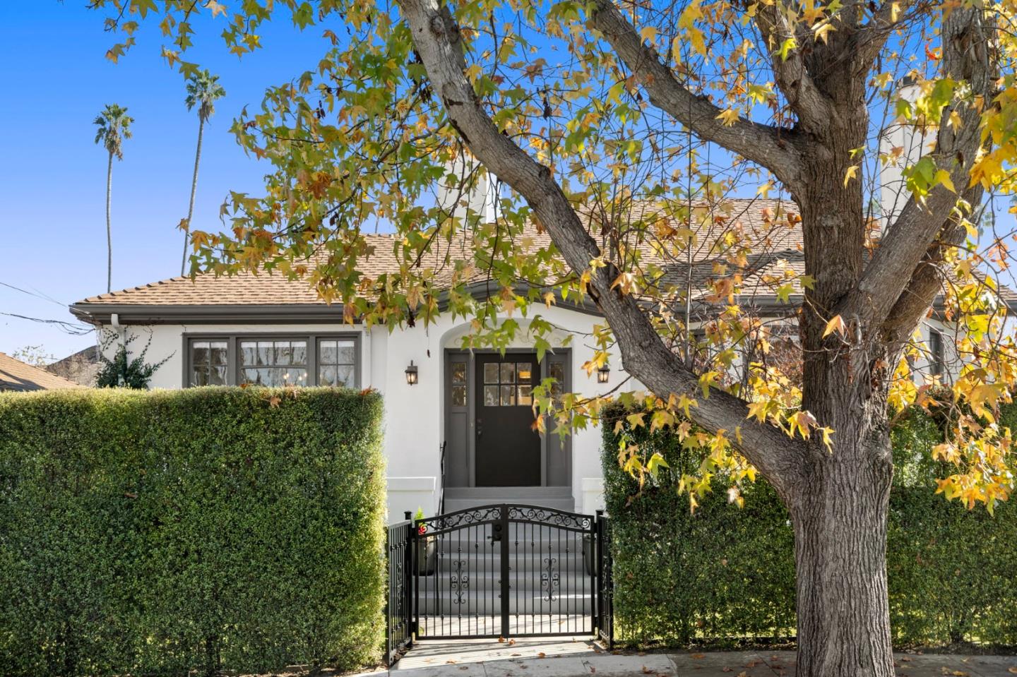 Detail Gallery Image 6 of 52 For 1517 Cypress Ave, Burlingame,  CA 94010 - 3 Beds | 2 Baths