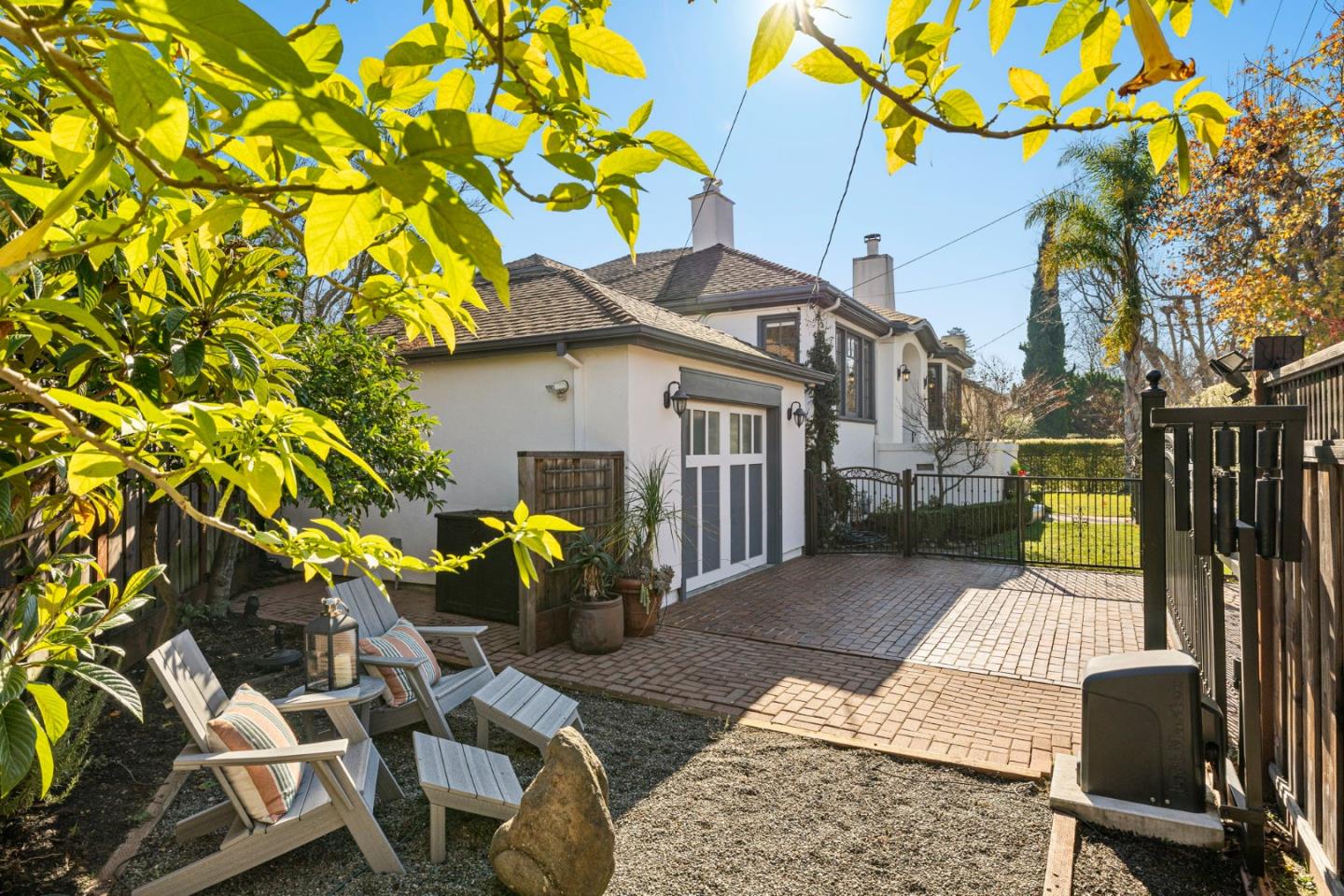 Detail Gallery Image 7 of 52 For 1517 Cypress Ave, Burlingame,  CA 94010 - 3 Beds | 2 Baths