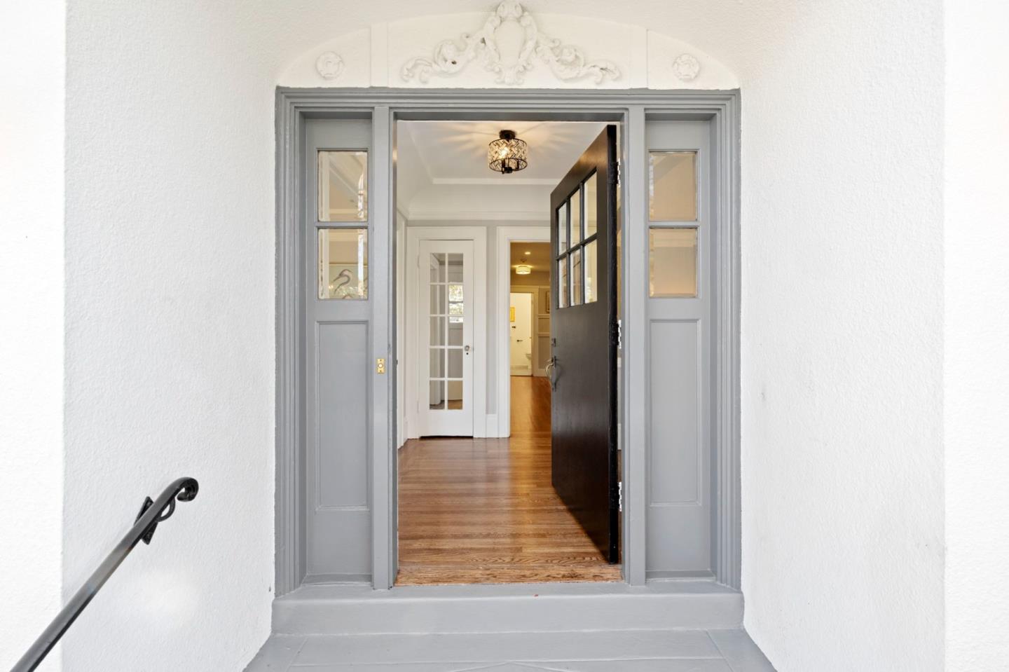 Detail Gallery Image 9 of 52 For 1517 Cypress Ave, Burlingame,  CA 94010 - 3 Beds | 2 Baths