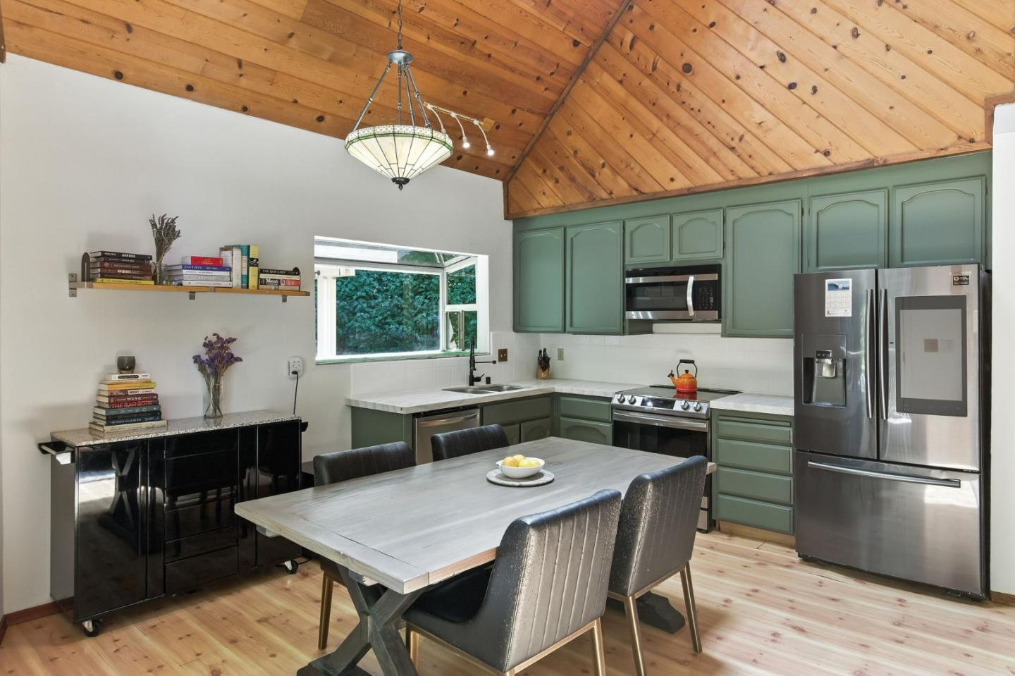 Detail Gallery Image 10 of 36 For 17666 Navajo Trl, Los Gatos,  CA 95033 - 3 Beds | 2 Baths