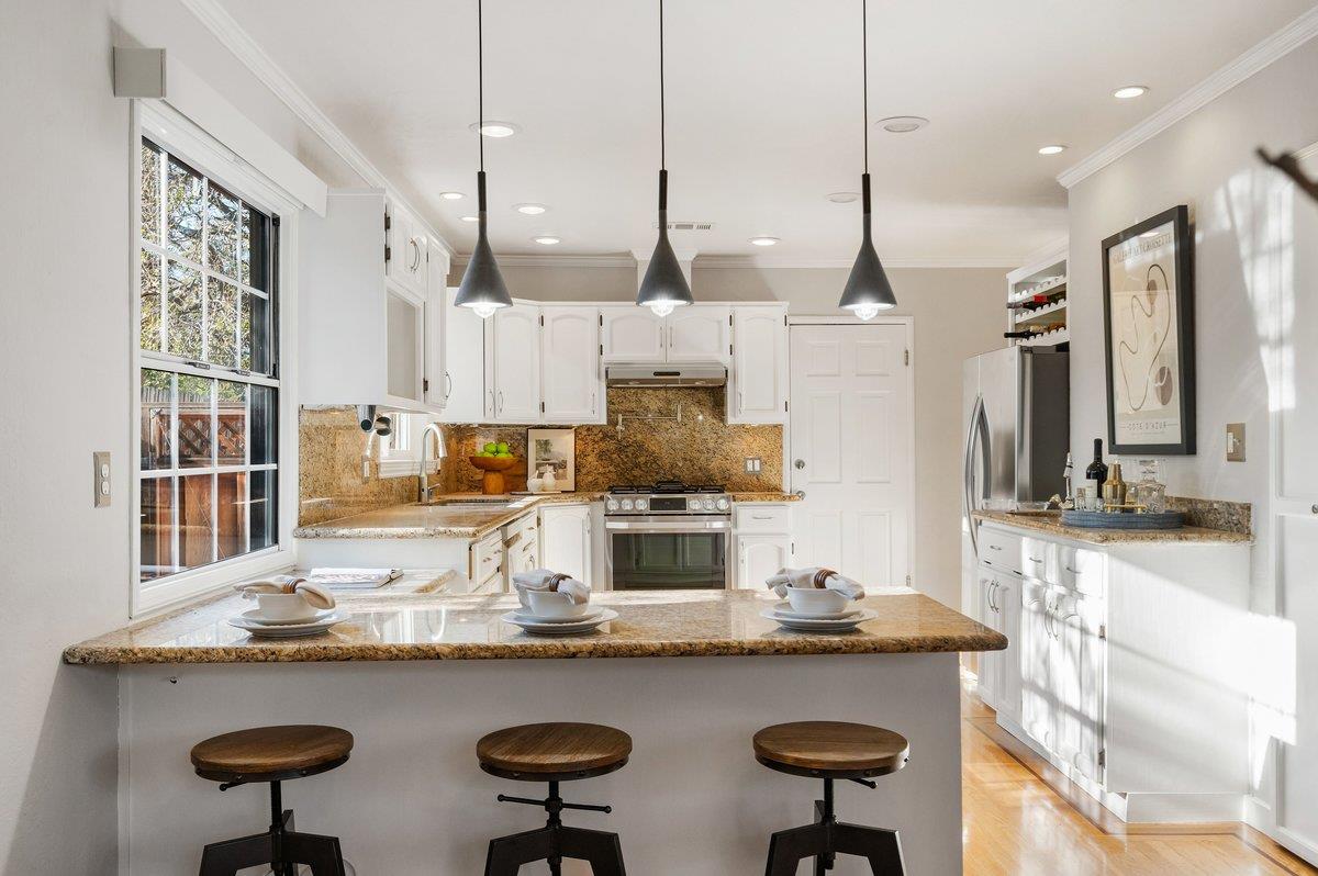 Detail Gallery Image 22 of 49 For 1277 Edgewood Rd, Redwood City,  CA 94062 - 3 Beds | 2 Baths