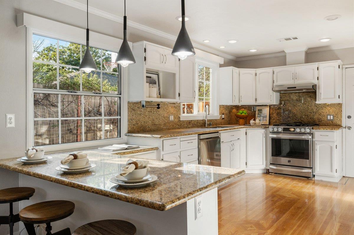 Detail Gallery Image 24 of 49 For 1277 Edgewood Rd, Redwood City,  CA 94062 - 3 Beds | 2 Baths