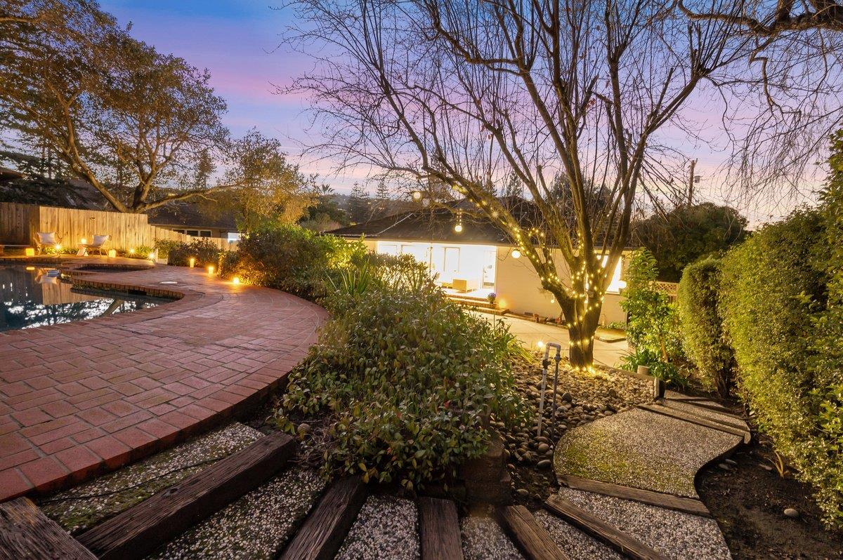 Detail Gallery Image 41 of 49 For 1277 Edgewood Rd, Redwood City,  CA 94062 - 3 Beds | 2 Baths